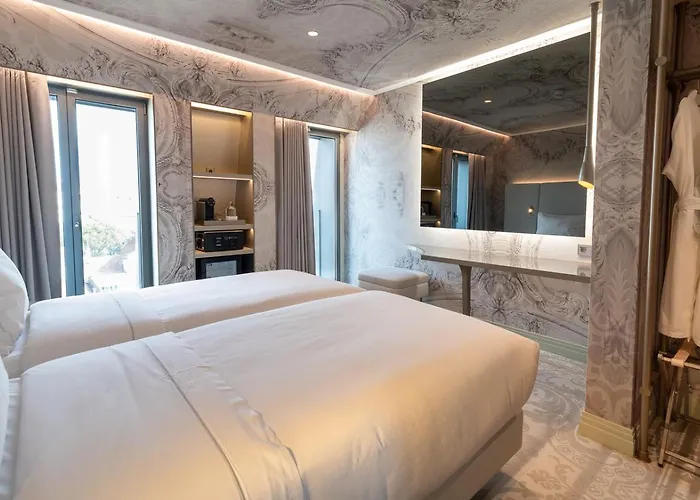 Dos Reis By The Beautique